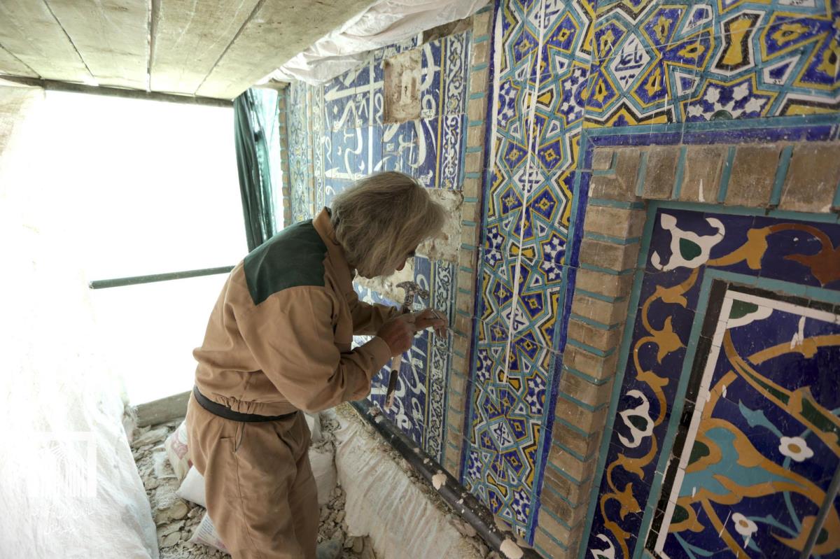 مستند ایوان هفت رنگ
